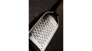 Microplane Master rivejern i stål og valnøddetræ, medium ribbe