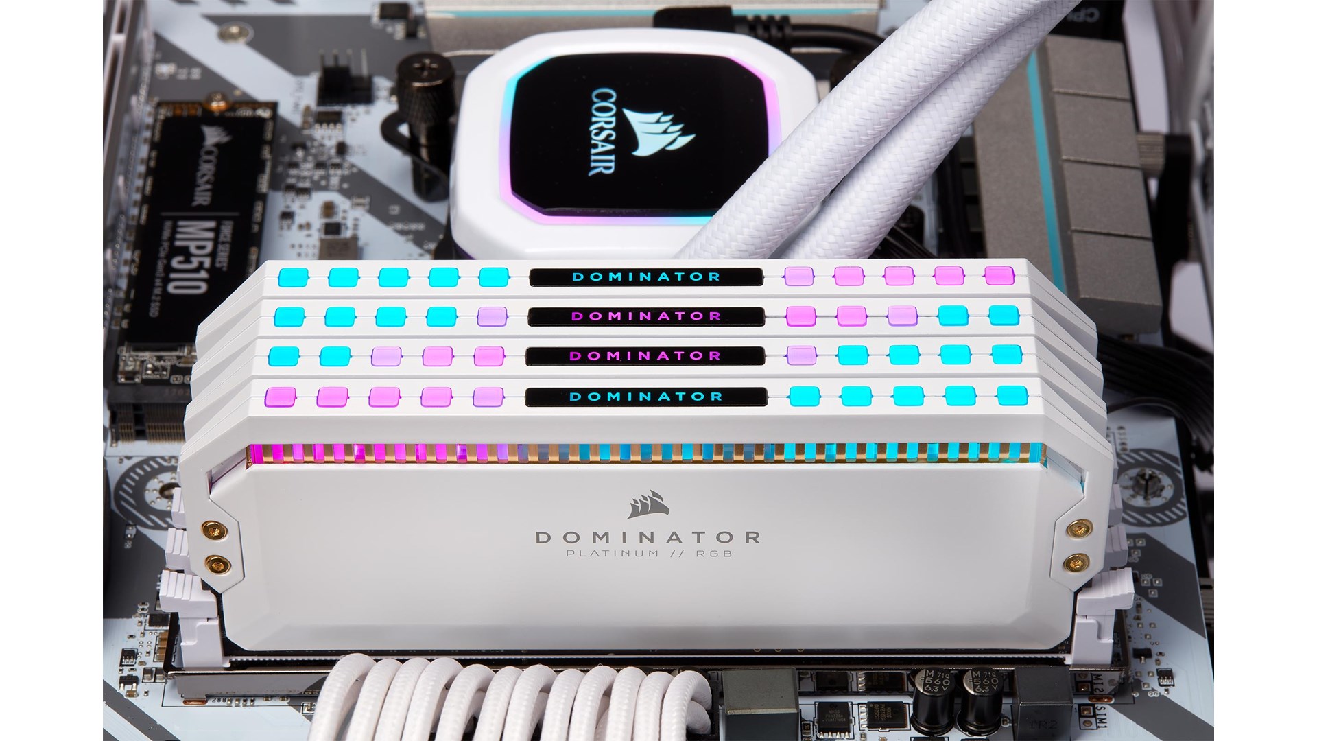 Corsair CMT32GX4M4C3600C18W